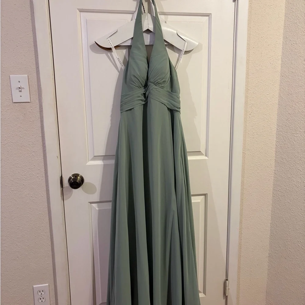 Azazie Tessie
Matcha A-Line V-Neck Pleated Chiffon Dress - Picture 3 of 4